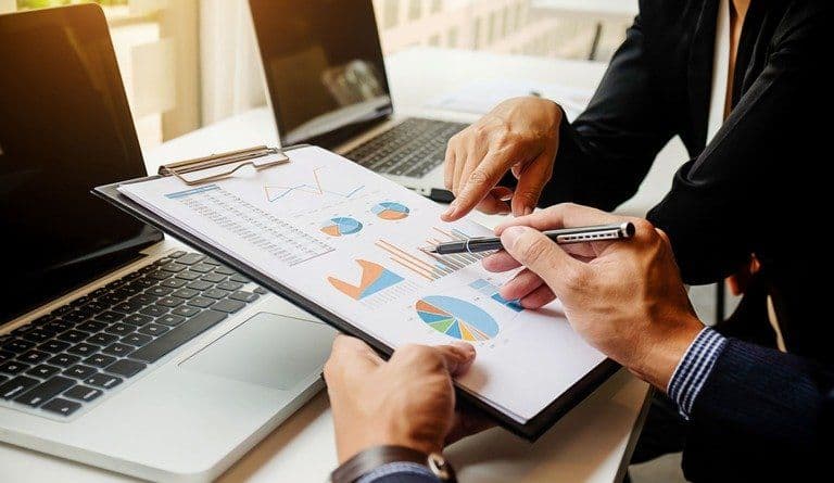 Software de gestão empresarial e a era da análise de dados: tomando decisões inteligentes