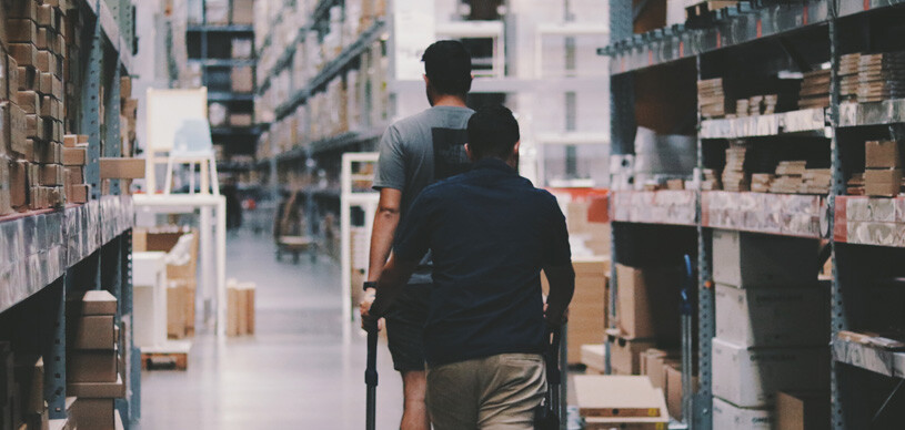 Profissionais definido a quantidade necessária dos produtos